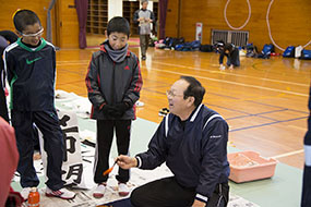 2015年大田スポーツ少年団書道教室の写真5（サムネイル）